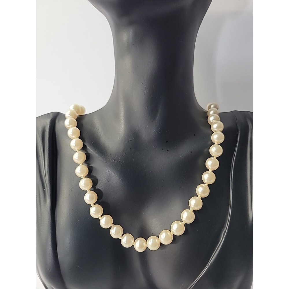 Vintage Beaded Necklace Hand Knotted Cream Beads Gold Tone Filigree Fishhook